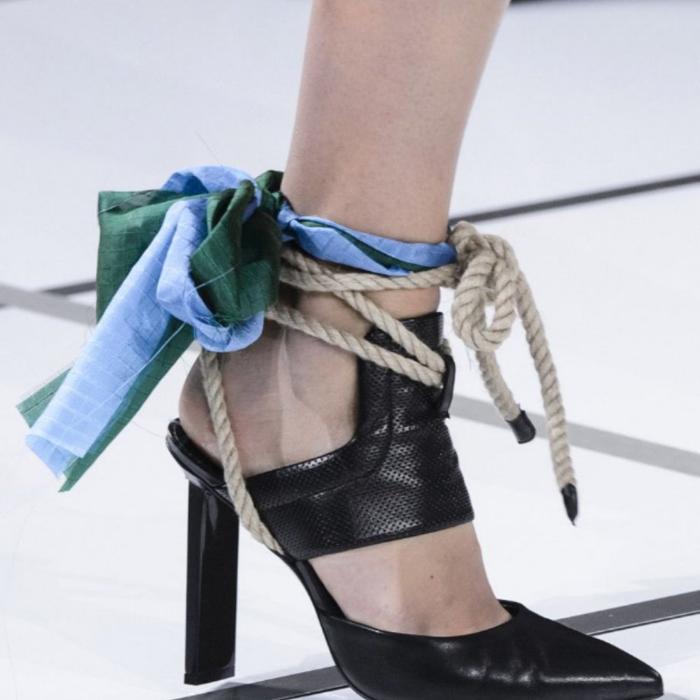 EXCLUSIVE RUNWAY HEELS! - Picture 2 of 3